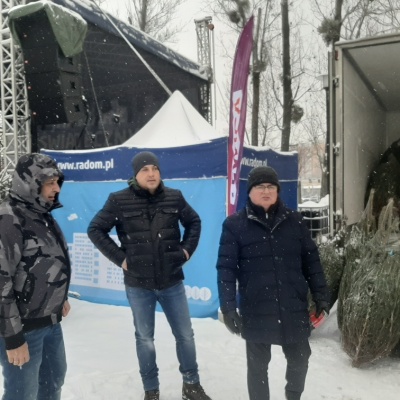 Świąteczna choinka w prezencie od Nowej Lewicy w Radomiu